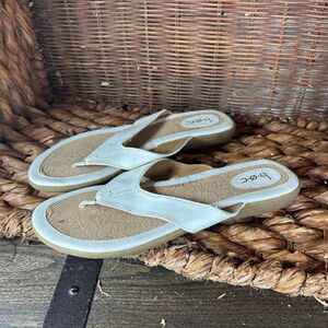 boc Sz 11 Women's White Slip On Thong Sandals